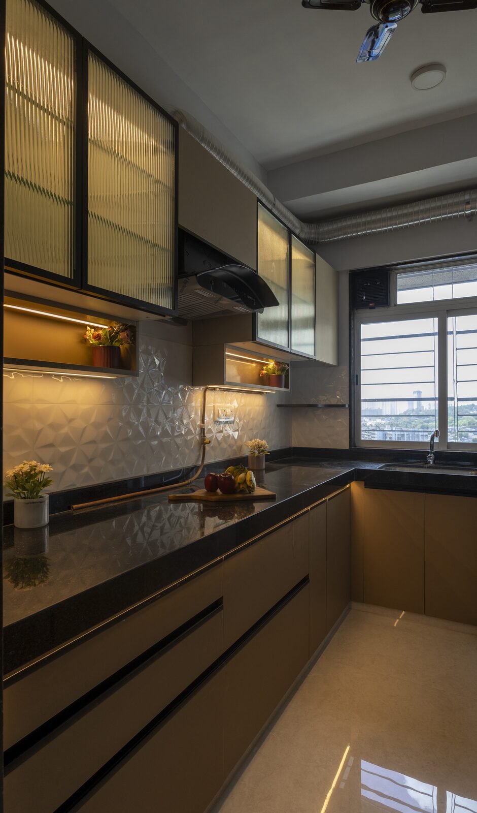 Contemporary home - kitchen